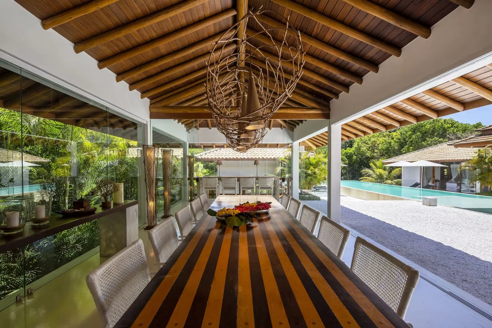 Mesa de madeira maciça, mansão de luxo em Trancoso